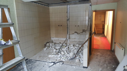Felaktigt tätskikt eller bristfälligt badrum: juridiska steg efter byggfel